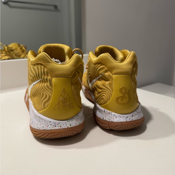 Kyrie 4 CTC (Cinnamon Toast Crunch) Shoes - Picture 5 of 9
